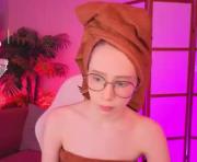 amityblight's cam on 1HandChat Couples