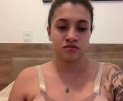 juviablondie's cam on 1HandChat