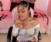 lucie_harper's cam on 1HandChat Girls