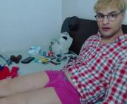 hotpussycatboy's cam on 1HandChat Trans