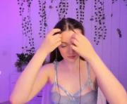 Mia_vixxen's cam on 1HandChat Girls
