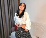 rena_blaje's cam on Cam33 Girls