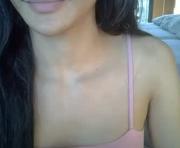skinnykittencam's cam on 1HandChat Trans