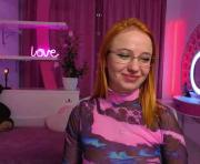 -milla---'s cam on One Hand Chat