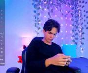 Attlas01's cam on One Hand Chat