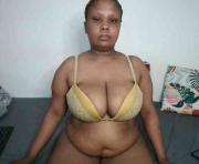 bigtittisxx's cam on One Hand Chat