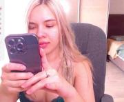 lana--nova's cam on One Hand Chat