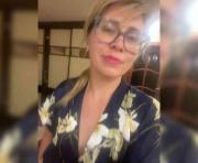 Crystal00girl's cam on One Hand Chat