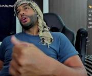 Handsoman11's cam on One Hand Chat