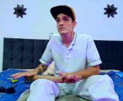 keytwoo's cam on One Hand Chat