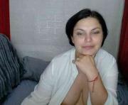 ledyflower's cam on One Hand Chat