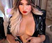 Yourmistressalwina's cam on One Hand Chat